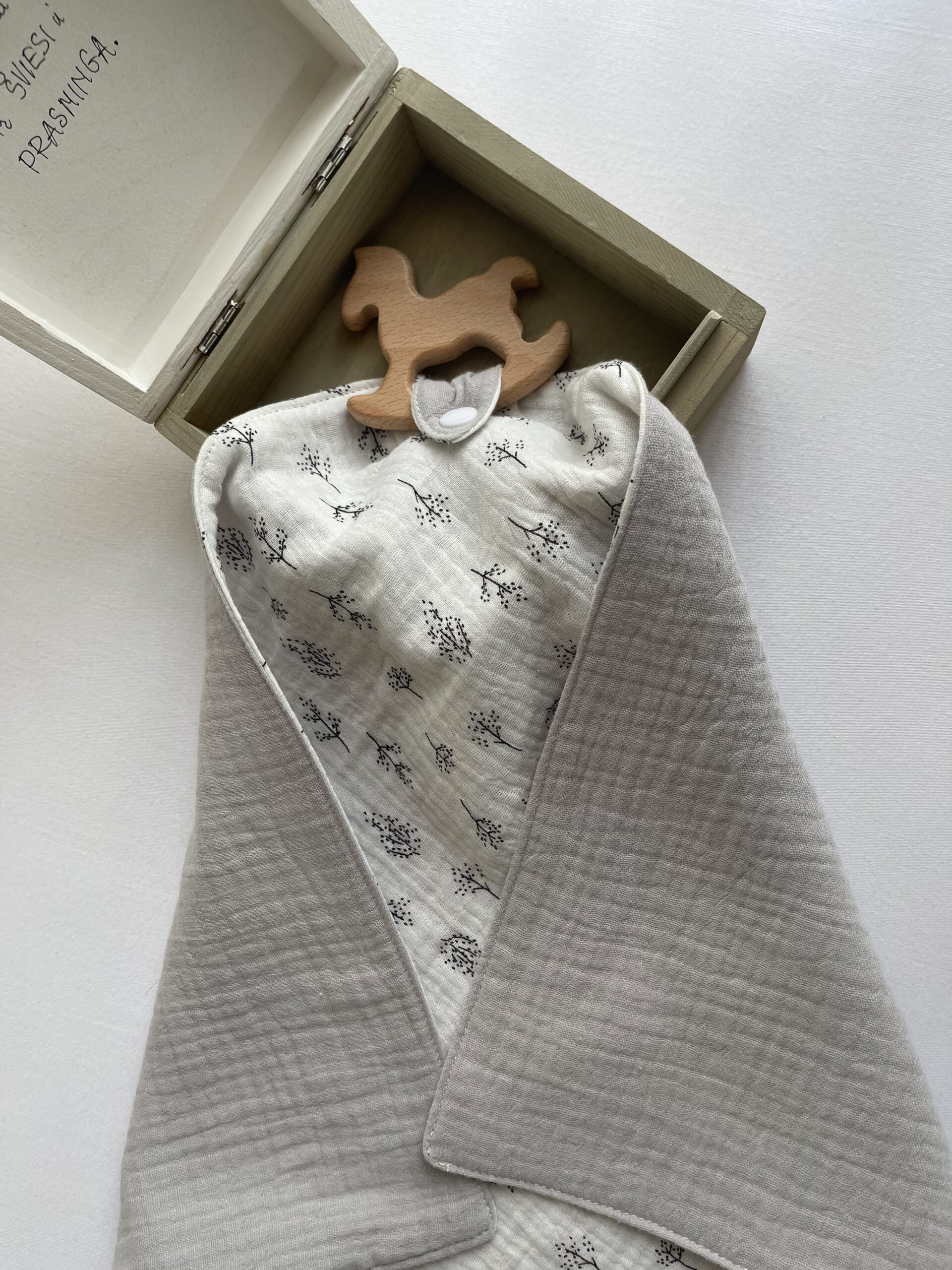 merliukas, medinis kramtukas