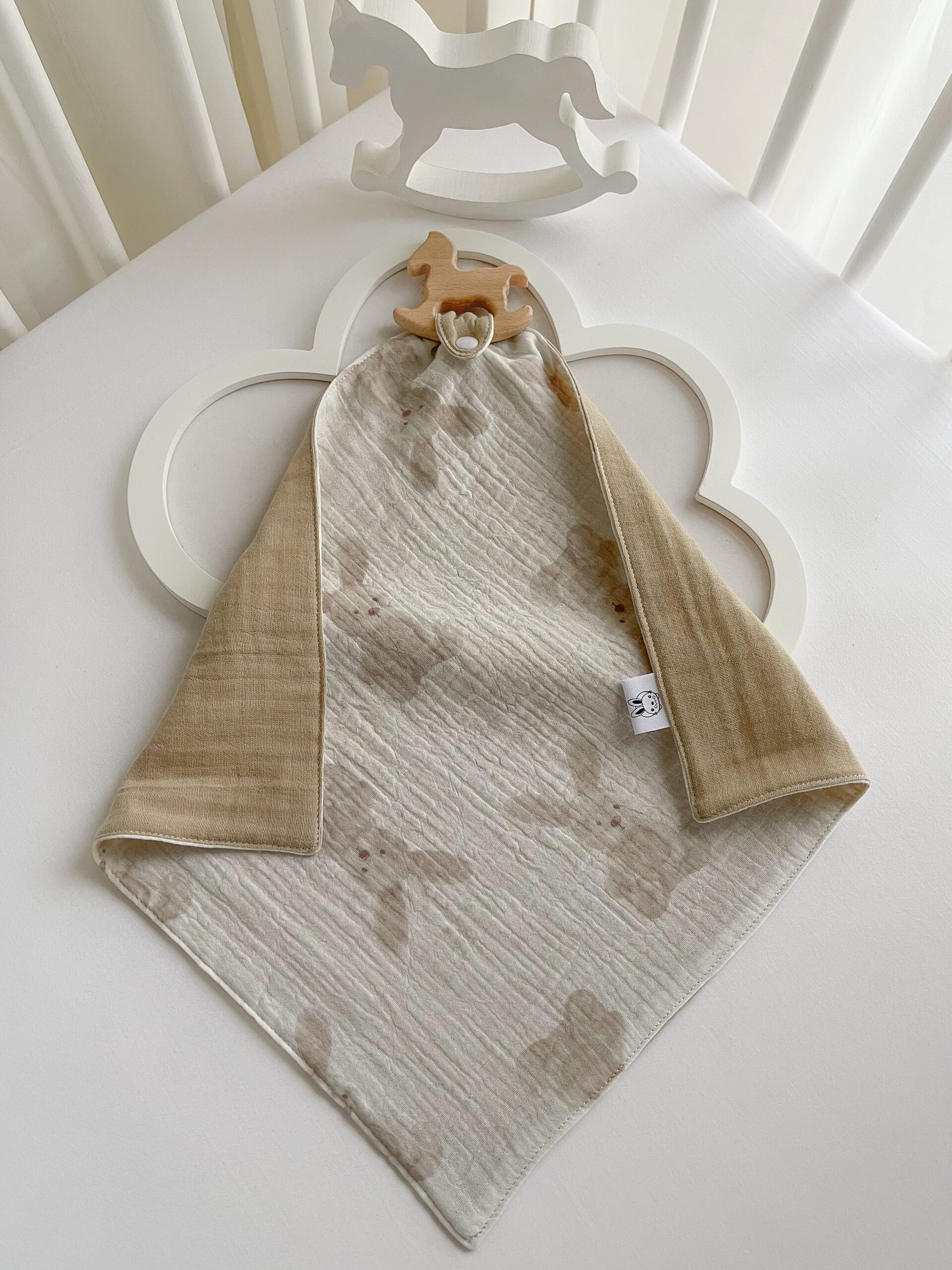 kramtukas merliukas su mediniu kramtuku