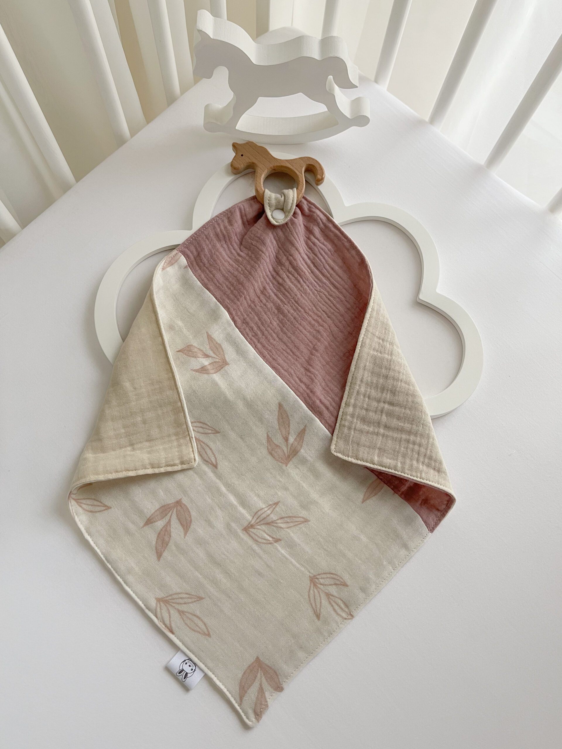 kramtukas merliukas su mediniu kramtuku