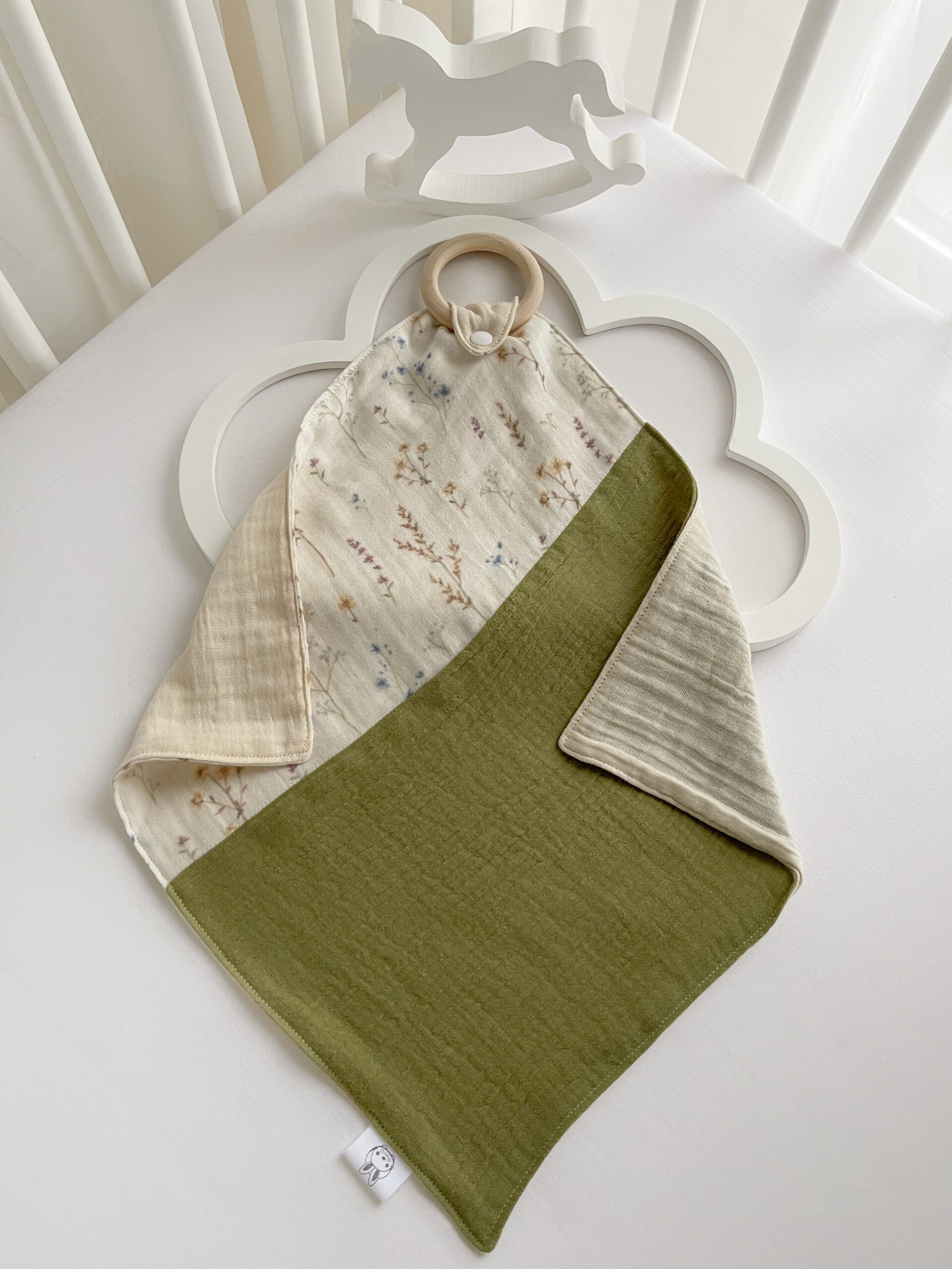 kramtukas merliukas su mediniu kramtuku